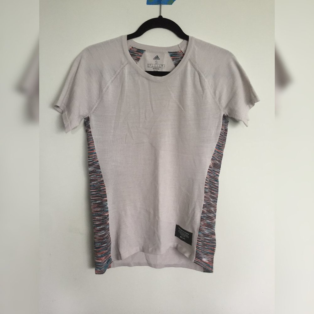 Adidas  Short sleeve crew neck sweater - size s